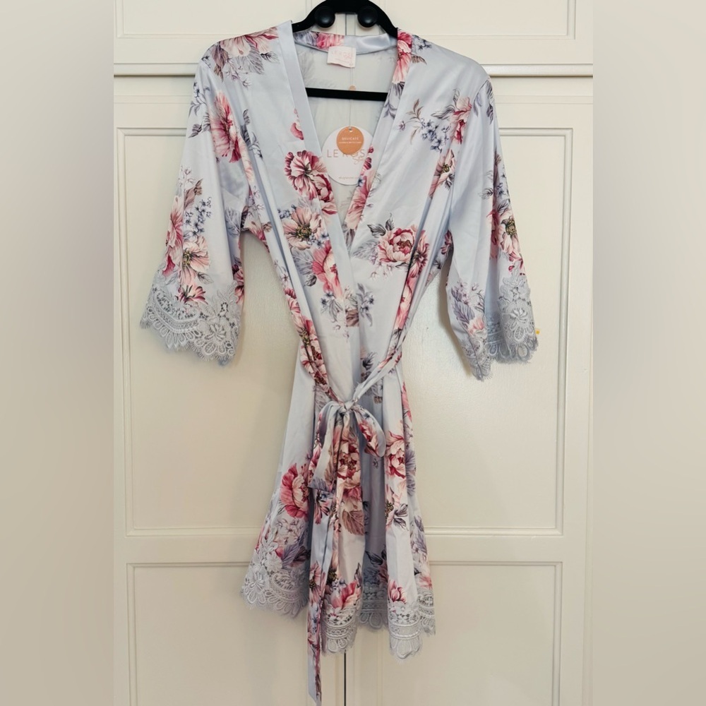 Lé Rose Stories Serena Veiled Rose Printed Lace Trim Satin Robe in Soft Blue - Picture 2 of 6